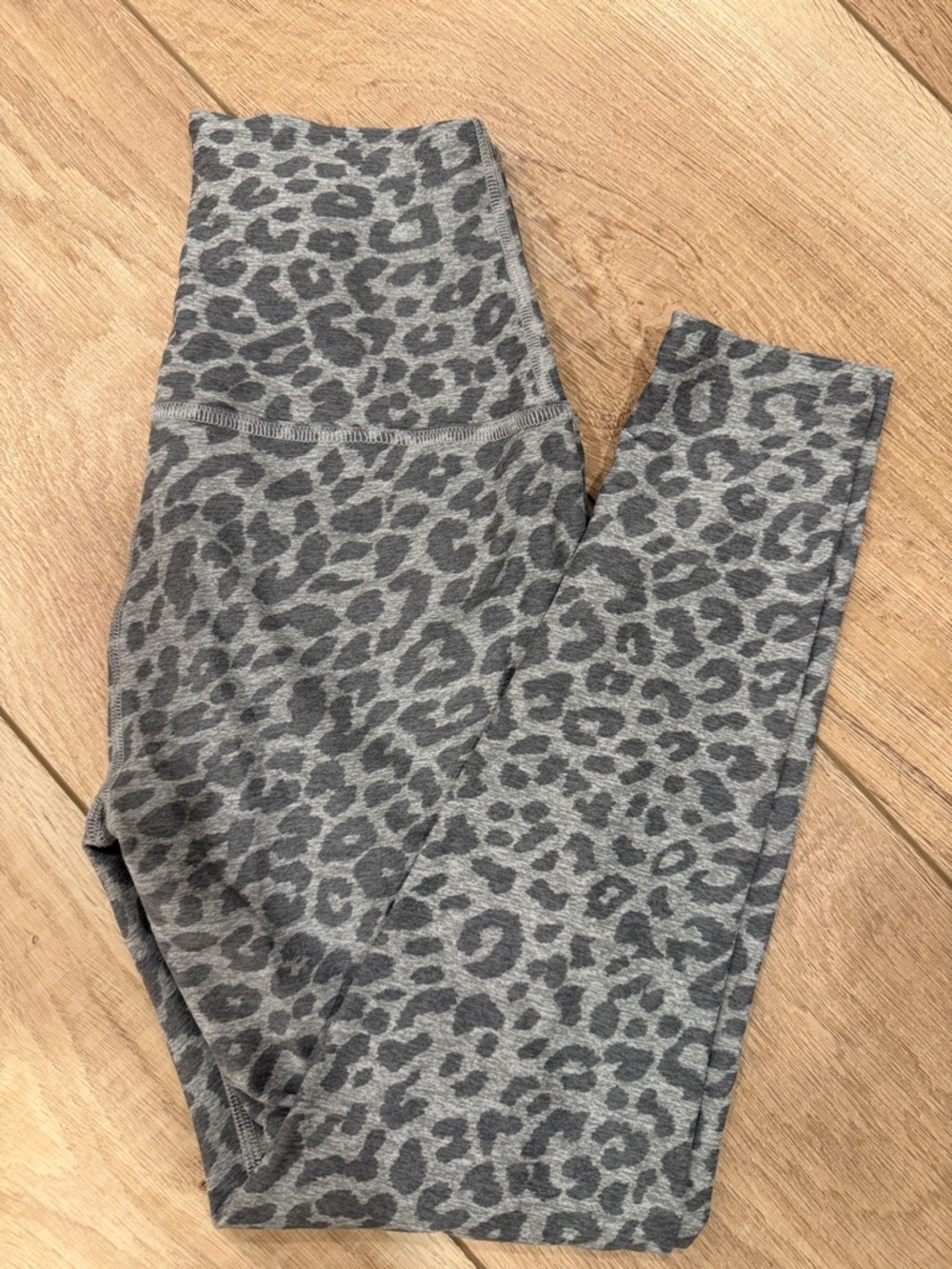 Beyond Yoga Girls' Grey Leopard Print Leggings